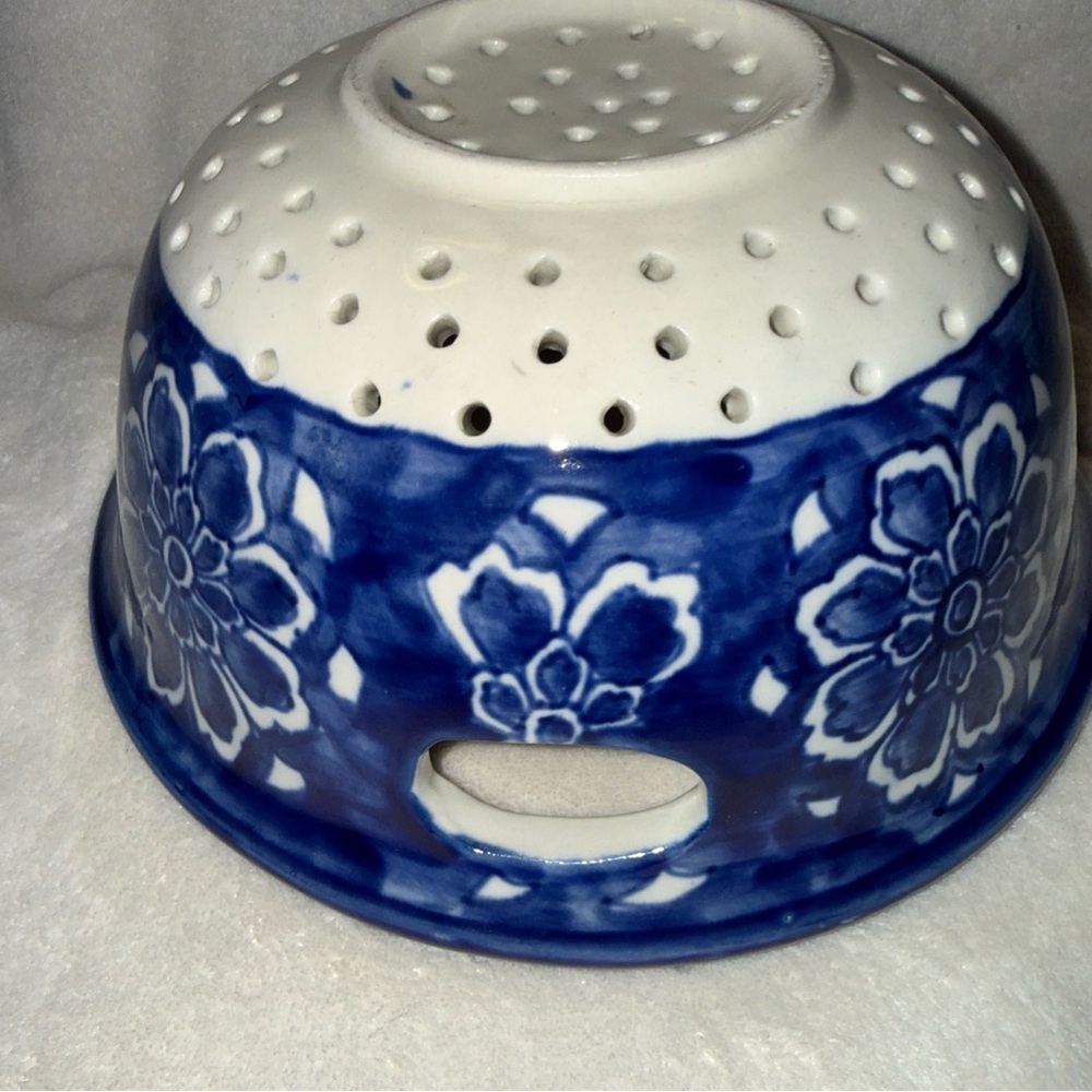 Beautiful Pottery Colander - Picture 6 of 7